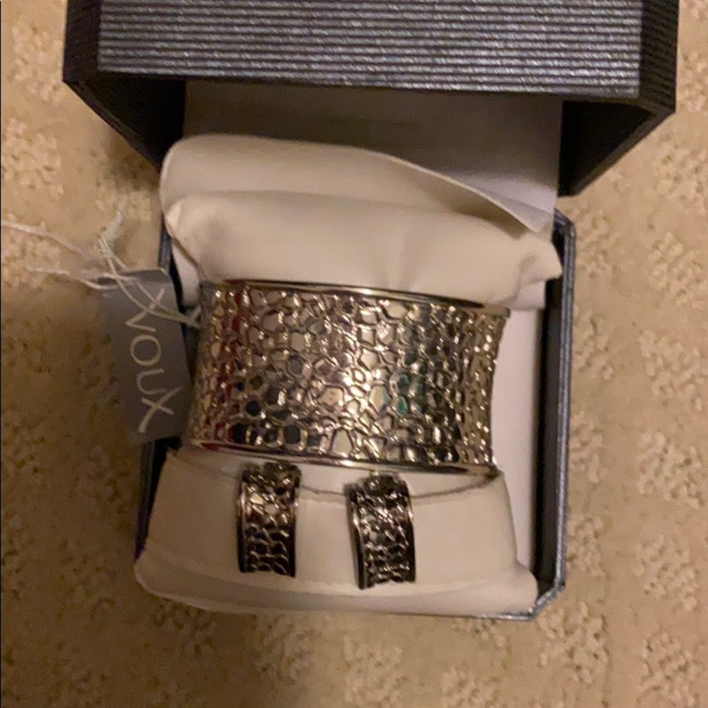 Voux Bracelet And Earring Set View 2